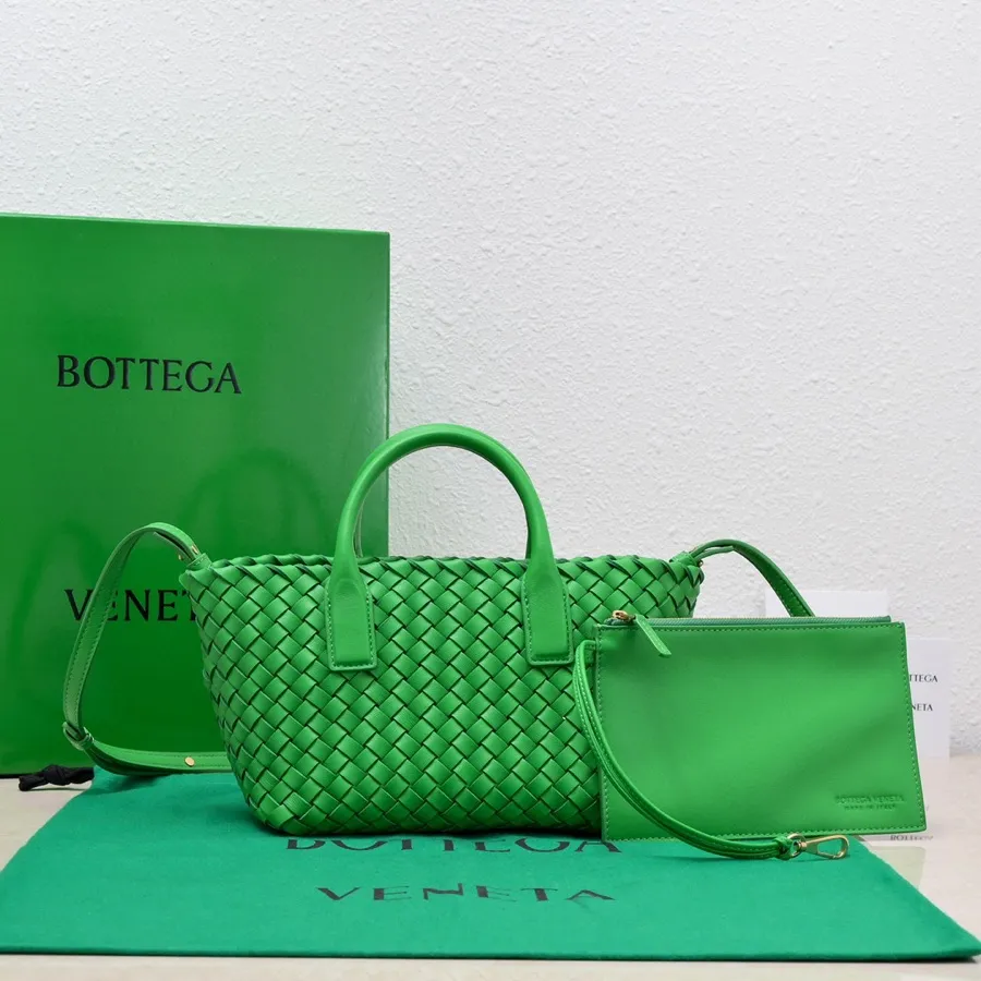 parrot green